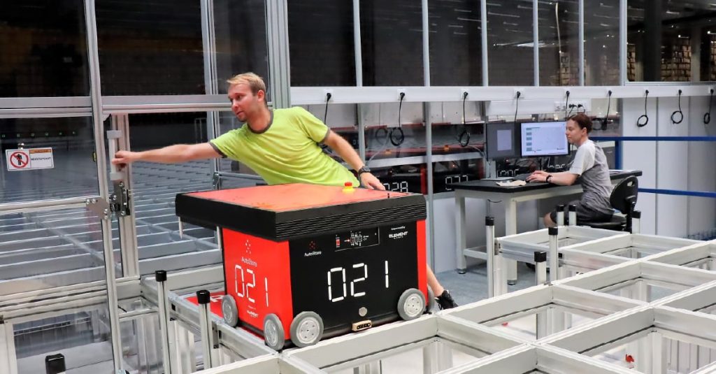 2023 robotický skladovací systém AutoStore v logistickom centre MALFINI